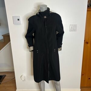 Chic Black Trench Coat with Plaid Accents❤️9/10